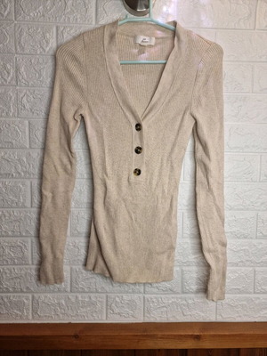 H&M blouse XS beige like new with buttons