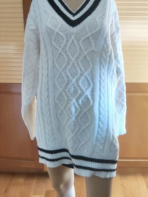 Long knitted sweater one size with V neckline
