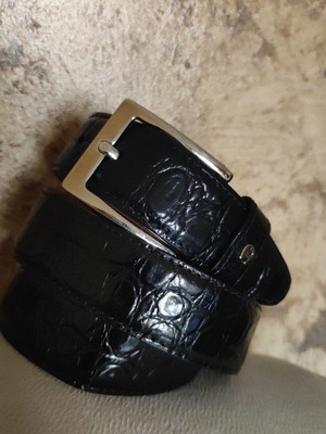 Aigner leather belt like new, classic crocodile print, black, size 90