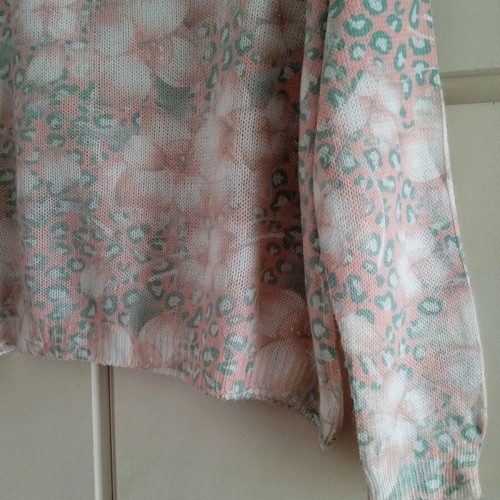 Patterned jumper like new, size S
