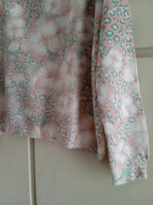 Patterned jumper like new, size S