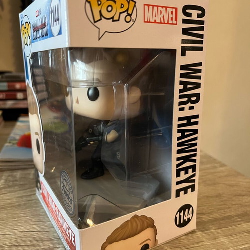 Funko Pop! Marvel Civil War Hawkeye Special Edition like new