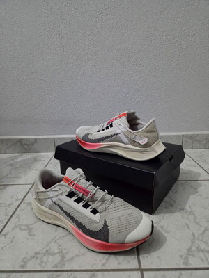 Nike Air Zoom Pegasus 38 FlyEase παπούτσια για τρέξιμο σε λευκό και μαύρο, EU 45.5
