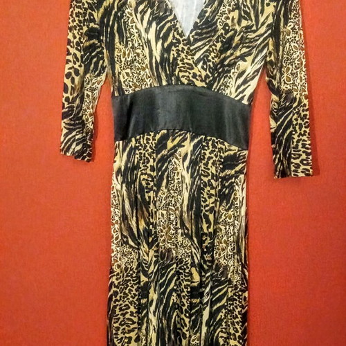 Animal print dress new with 3/4 sleeve and satin belt size medium/large