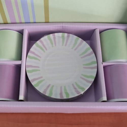 Coffee cup set new, 4 pieces with saucers in box