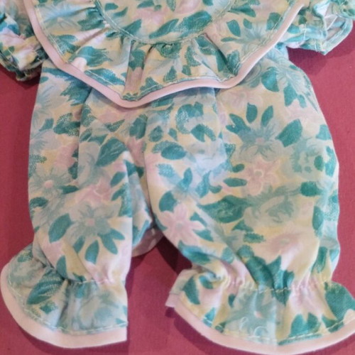 Apertoy doll outfit like new