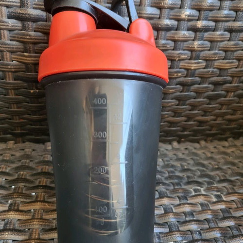 Shaker barely used, fully functional