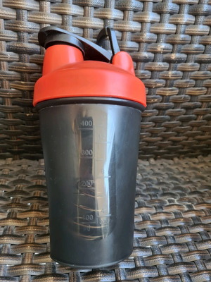Shaker barely used, fully functional