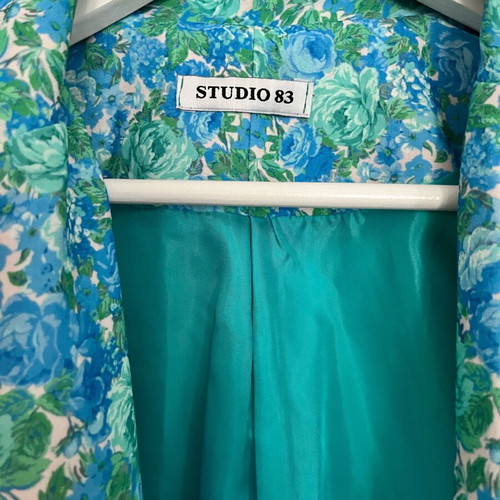 Studio 83 cropped jacket like new with floral print, small