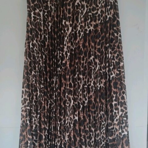 Leopard pleated skirt new with elastic waist Onesize
