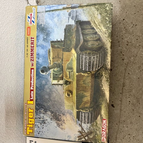 Model tank World War II new, German Dragon