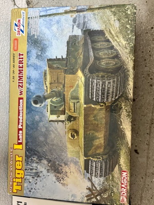 Model tank World War II new, German Dragon