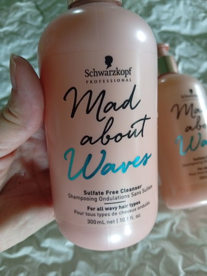 Schwarzkopf Mad About Waves Sulfate Free Shampoo 300 ml new