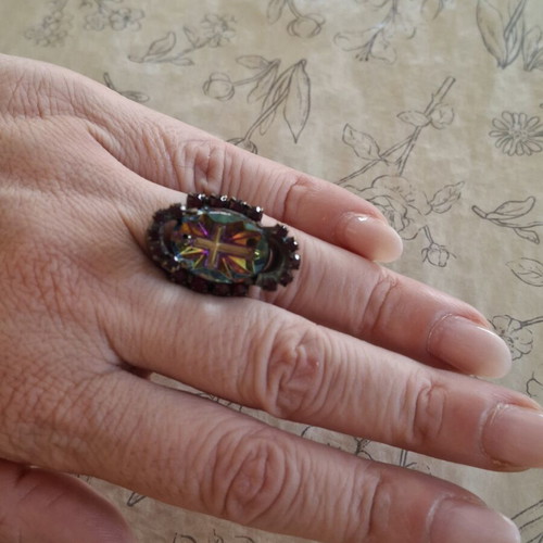 Artwear Dimitriadis statement ring with iridescent crystal, like new