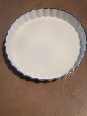Ceramic round platter like new, 25 years old without defects