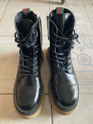 Women's black boots shoes like new size 39