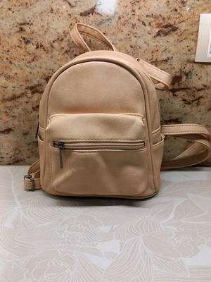 Women’s backpack bag synthetic leather like new, beige-biscuit