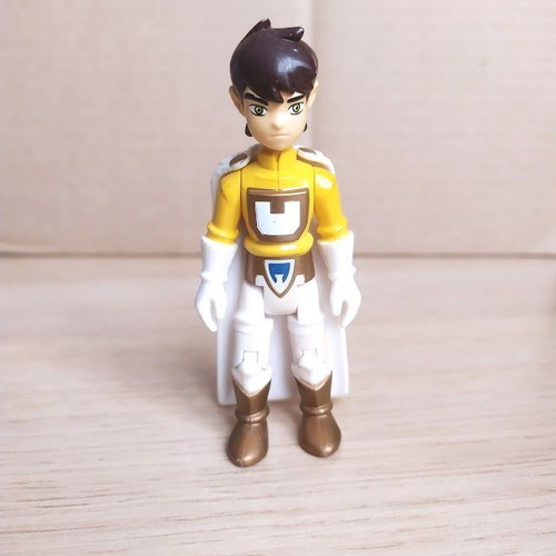 Ben 10 figure with removable cape like new