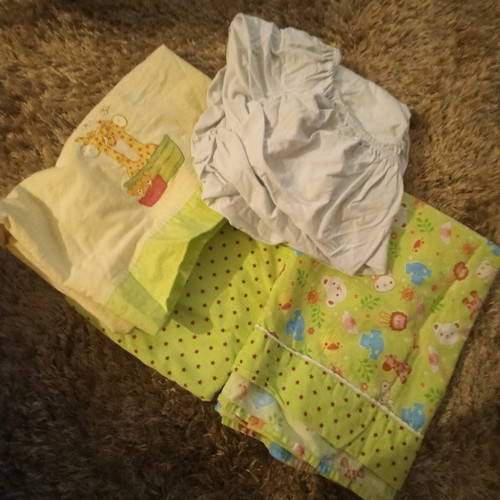 Baby sheets like new, pack of 4, with elastic