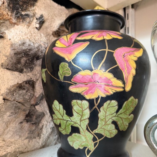 Satsuma vase handmade painted like new