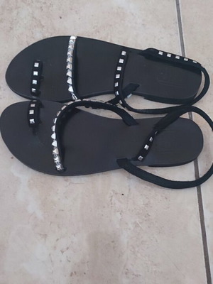 Handmade leather sandals with studs size 39 like new black