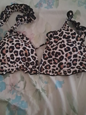 Swimwear top like new with leopard print, size XL