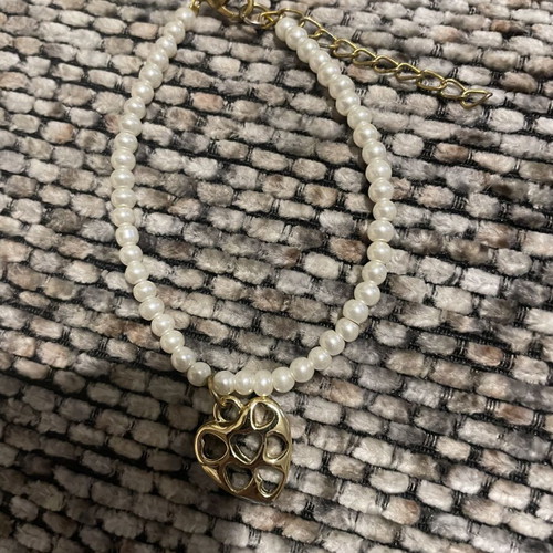 Set of 5 women's bracelets used, including shells and pearls