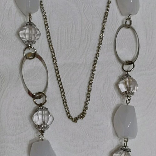 Long Fo Bijou Necklace used with white and transparent beads
