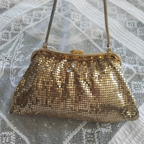 Vintage Whiting & Davis Evening Clutch bag like new, gold metal mesh