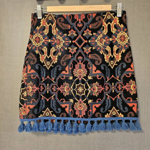 Zara mini Jacqaurd skirt with pom-poms like new, size Small