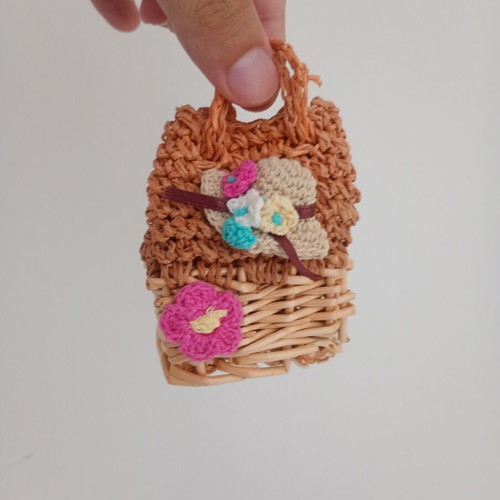 Handmade woven straw basket for gift or jewelry packaging