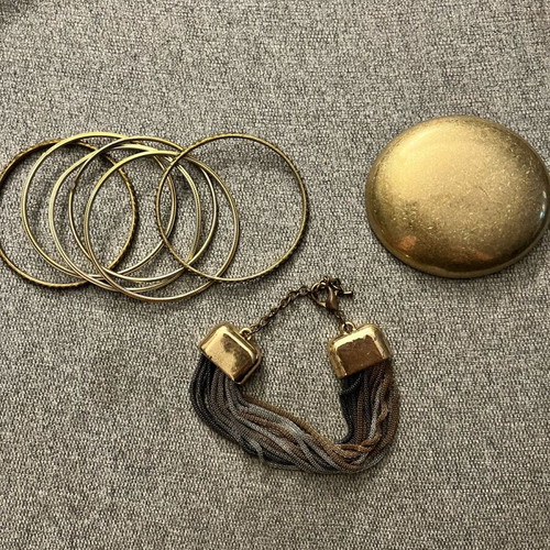 Jewelry set in gold tone like new