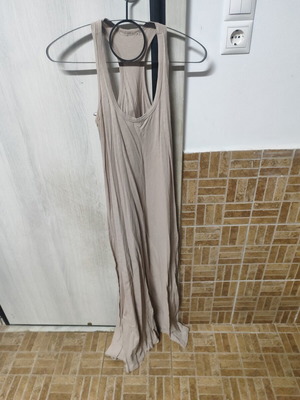 Long women's beige sleeveless dress