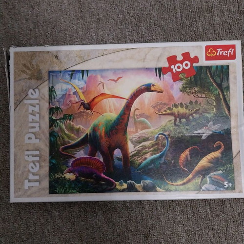 Puzzle 100 pieces used with dinosaur theme Trefl