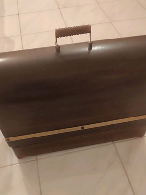 Sewing machine with pedal like new