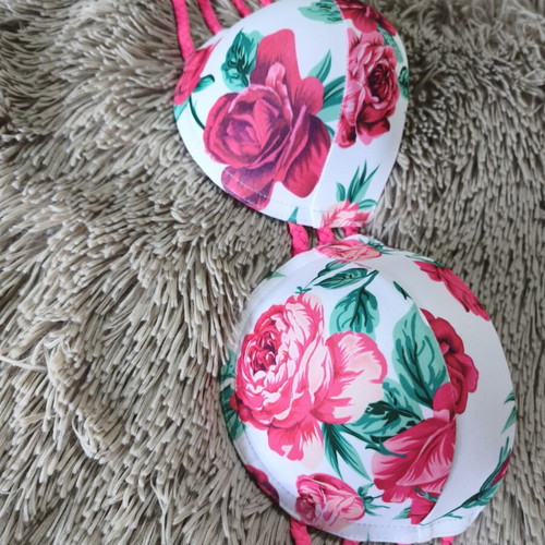 Floral Bikini Top M&D like new, intense pink with braids