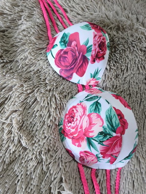 Floral Bikini Top M&D like new, intense pink with braids