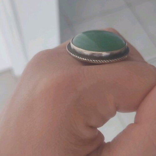Silver round ring with green stone used, adjustable