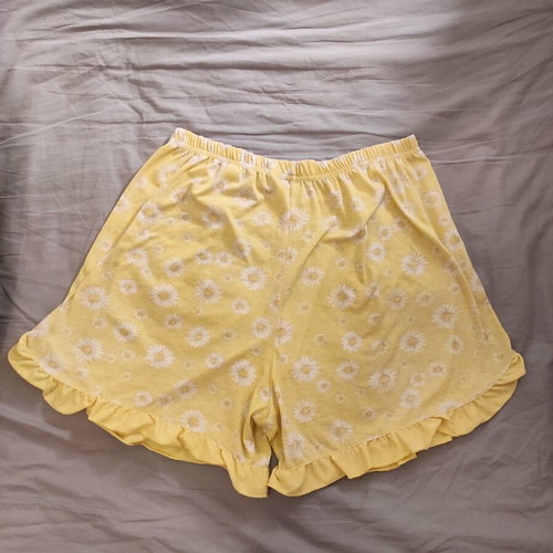Pastel Yellow Daisy Bloomer Ruffle Shorts size S-M used