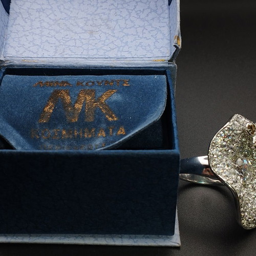 Ring Large Flower with Zircon like new