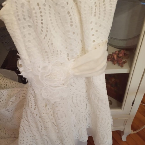Wedding dress like new, ivory lace with decorative belt and long train