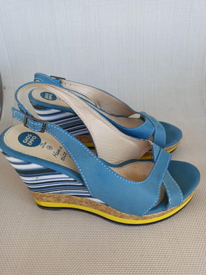 Women's platforms used with adjustable strap, blue, with wear