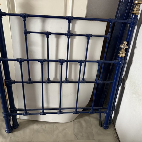 Iron bed painted blue, excellent quality