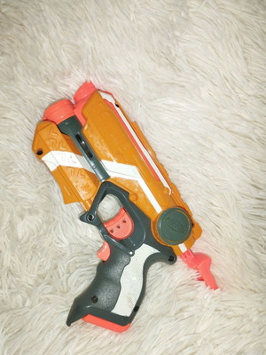 Nerf пистолет употребяван