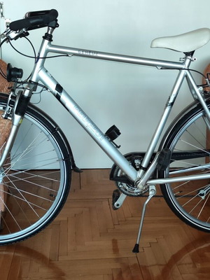 Peugeot Geneve 28 Inch Bicycle like new, silver, 2010 model