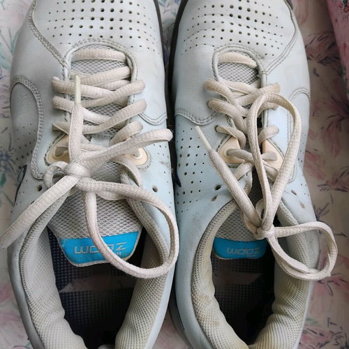 Nike Zoom athletic shoes like new, white and turquoise