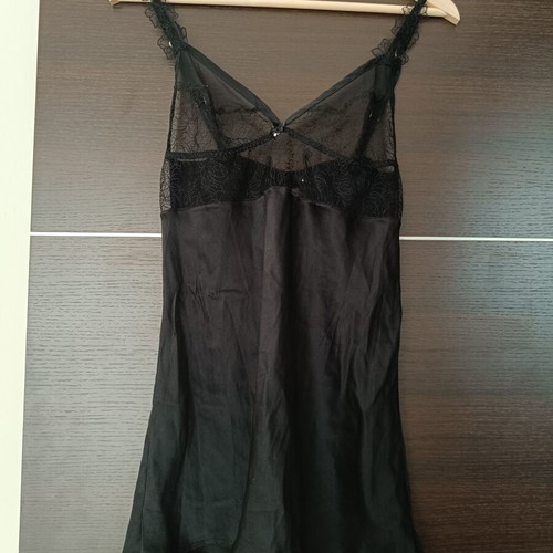 Intimissimi black negligee like new, satin with embroidered roses