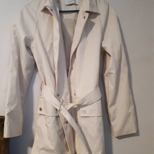 Stradivarius white coat like new