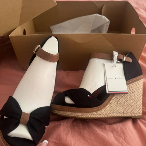 Tommy Hilfiger platform shoes new, size 41, black with brown details