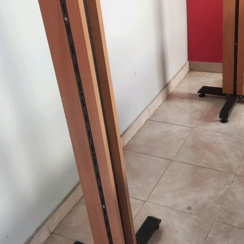 Large clothing hanging system in excellent condition, 16 columns
